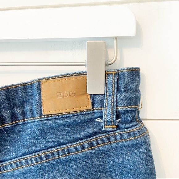 BDG Urban Outfitters Mid Rise Alexia Shortie Shorts Size 29 - Picture 8 of 10